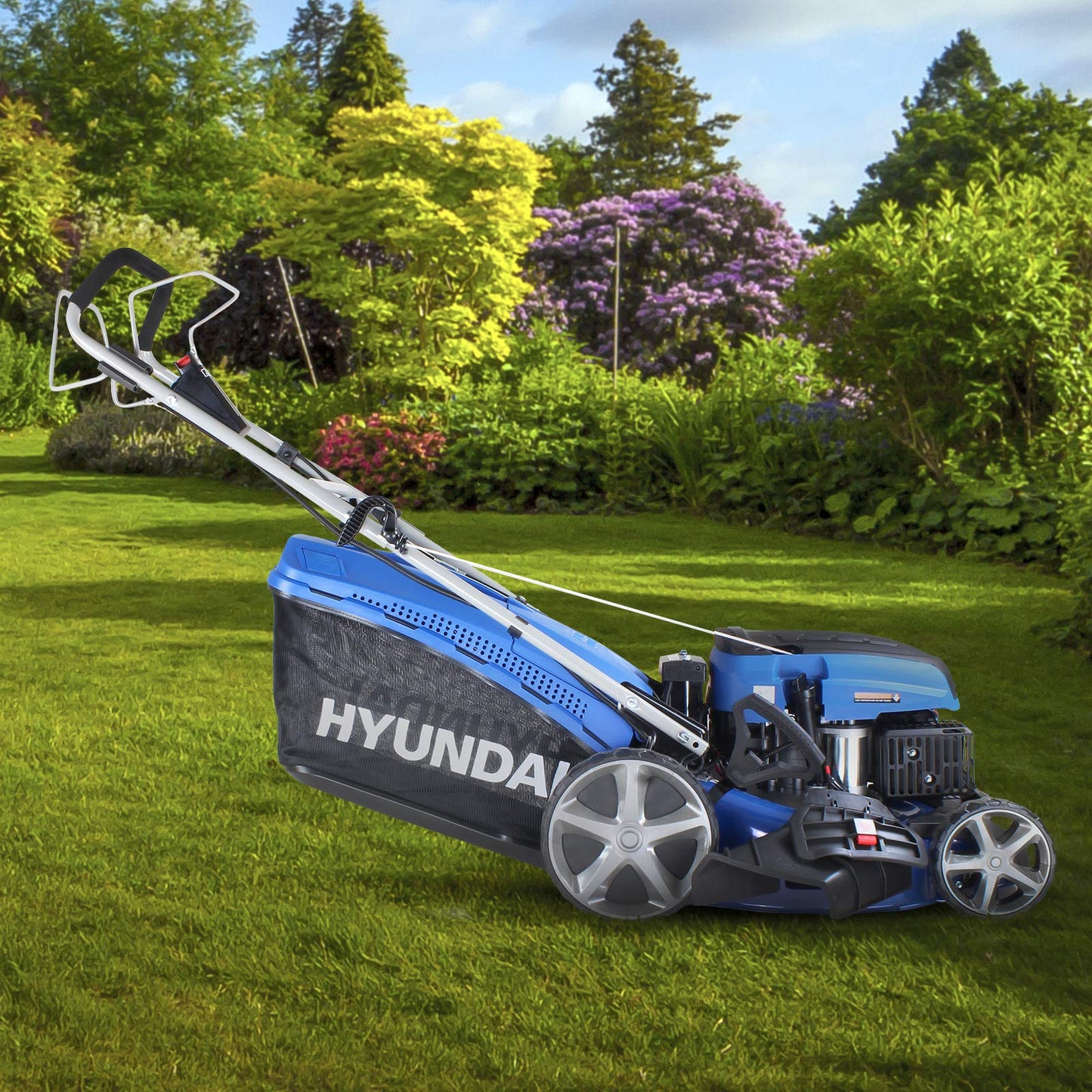 Hyundai 18"/46cm 139cc Electric-start Self-propelled Petrol Lawnmower, 6 Adjustable Cutting Heights, Large 70l Grass Bag, Foldable Handles, 3 Year Warranty